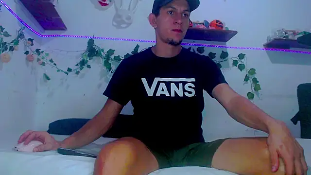 Snapshot of meridandwither chatting on 12/06/24, 12:12 meridandwither online show from 12/06/24, 12:12