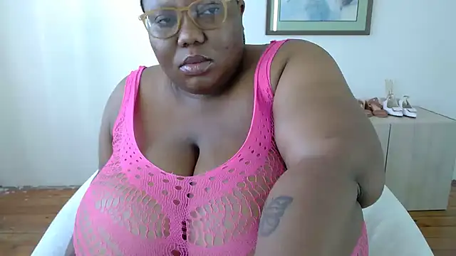 Snapshot of DAIRYBELLELIZxx chatting on 10/25/25, 05:48 DAIRYBELLELIZxx online show from 10/25/25, 05:48