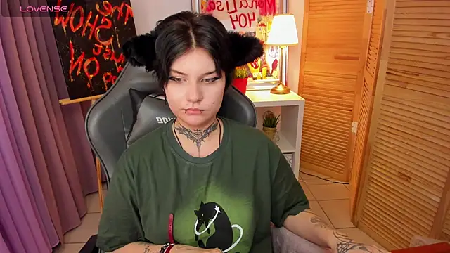 Snapshot of mekurisu chatting on 01/16/25, 04:28 mekurisu online show from 01/16/25, 04:28