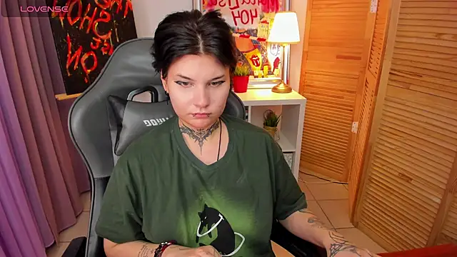 Snapshot of mekurisu chatting on 01/17/25, 04:28 mekurisu online show from 01/17/25, 04:28