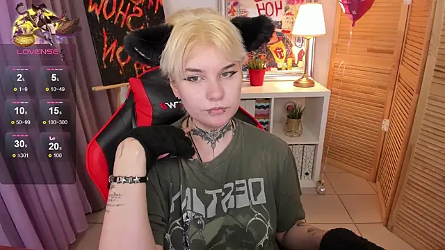 Snapshot of mekurisu chatting on 03/02/25, 07:32 mekurisu online show from 03/02/25, 07:32