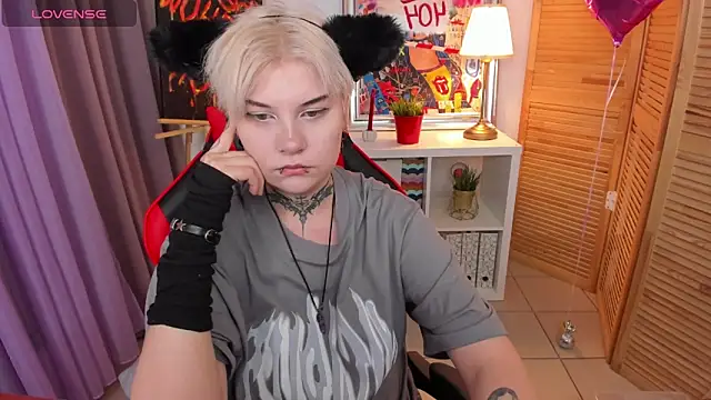 Snapshot of mekurisu chatting on 03/04/25, 01:12 mekurisu online show from 03/04/25, 01:12