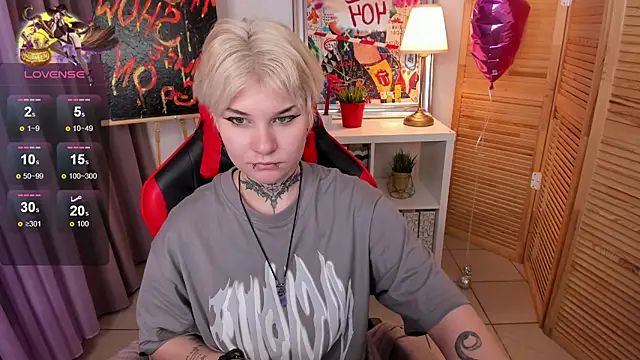 Snapshot of mekurisu chatting on 03/11/25, 07:26 mekurisu online show from 03/11/25, 07:26