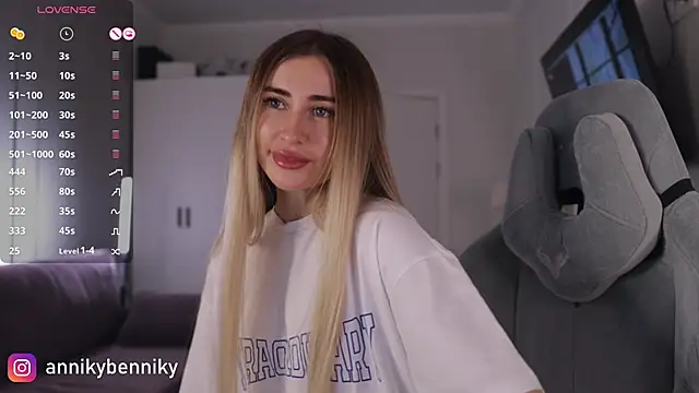 Coconutkittyy online show from 12/26/24, 07:16