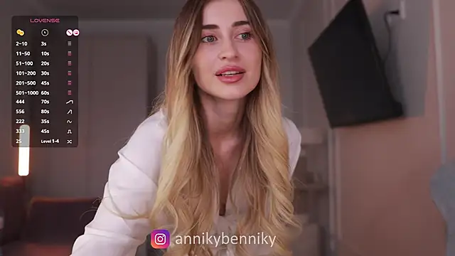 Snapshot of Coconutkittyy chatting on 03/04/25, 02:42 Coconutkittyy online show from 03/04/25, 02:42