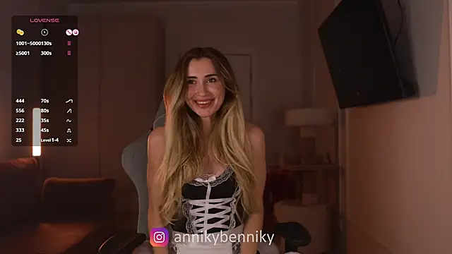 Coconutkittyy online show from 03/04/25, 05:45