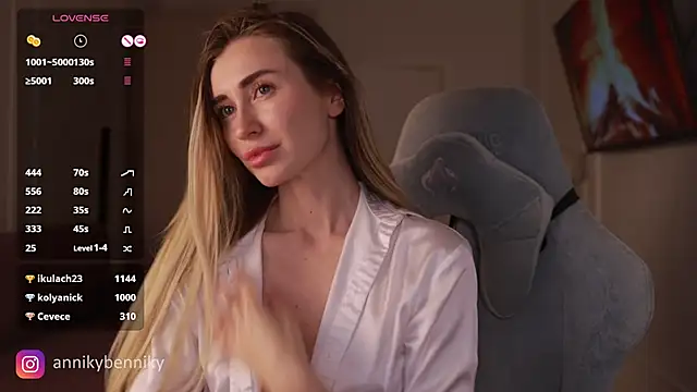 Coconutkittyy online show from 03/18/25, 07:53