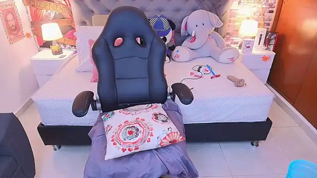 italy   boobs online show from 10/27/25, 12:15