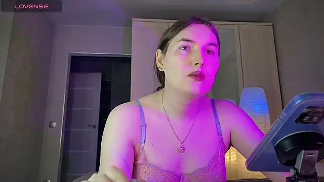 Maria Bowie online show from 05/20/26, 06:08