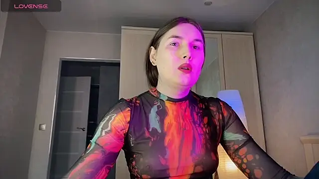 Maria Bowie online show from 05/26/26, 05:03