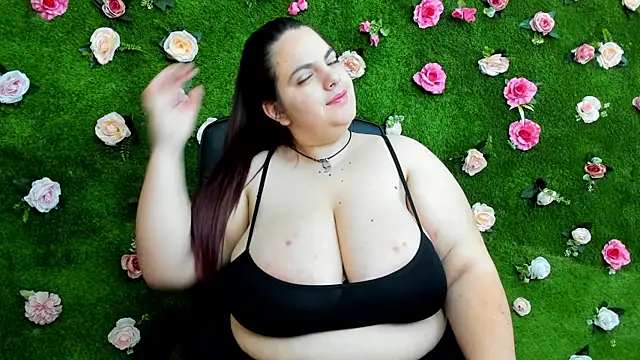Huge Titties  online show from 03/07/25, 04:57