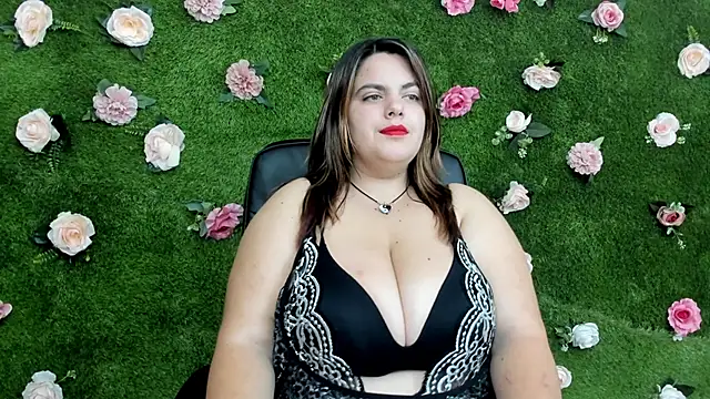 Huge Titties  online show from 09/14/25, 07:13