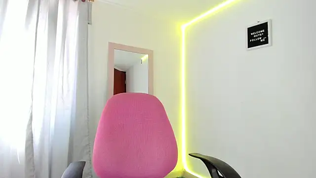 Snapshot of Anniie_grey chatting on 12/05/24, 04:12 Anniie grey online show from 12/05/24, 04:12