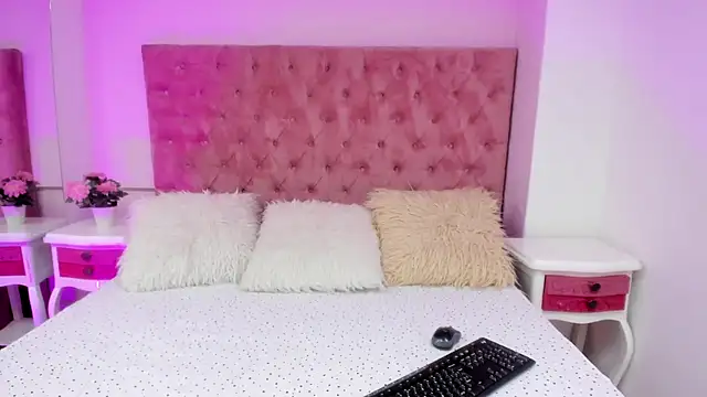 Snapshot of Anniie_grey chatting on 01/21/25, 07:50 Anniie grey online show from 01/21/25, 07:50