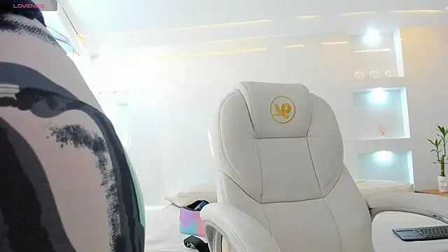 julietha taylor online show from 02/06/25, 01:38