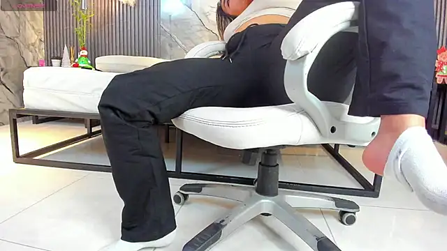 julietha taylor online show from 12/19/25, 03:35