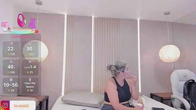 Snapshot of julietha_taylor chatting on 07/18/26, 02:05 julietha taylor online show from 07/18/26, 02:05
