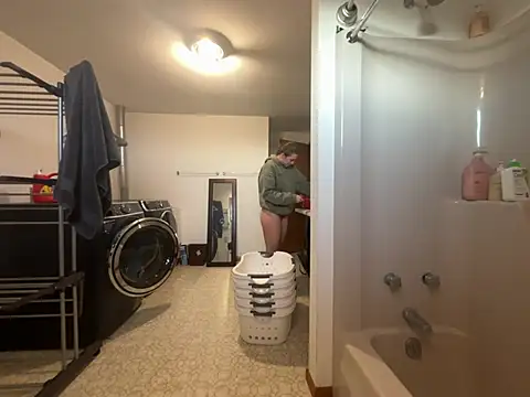 MissSwitch online show from 12/18/24, 01:12