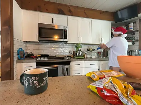 MissSwitch online show from 12/19/24, 04:35