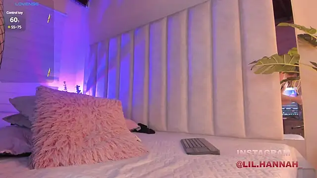 lil hanna18 online show from 01/28/25, 02:42