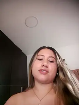 eimy collinssss online show from 12/21/25, 07:21