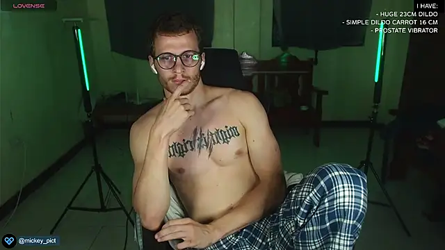 mickeypict online show from 12/25/24, 09:34