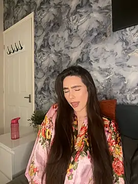 EmmaRosalie online show from 02/07/25, 09:48