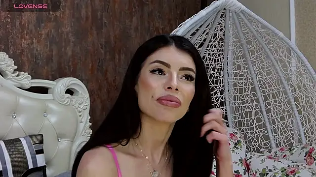 Snapshot of LaraDivine chatting on 12/03/24, 12:27 LaraDivine online show from 12/03/24, 12:27