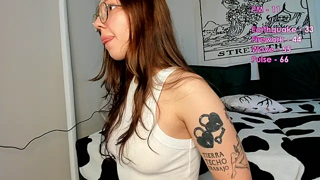 iampiggygirl  online show from 08/01/26, 02:16