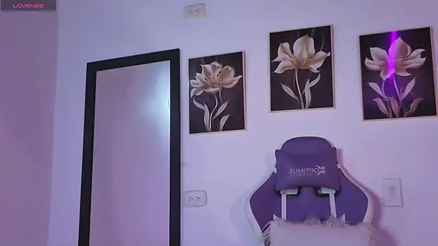 Snapshot of AnneGagner chatting on 11/06/25, 11:26 AnneGagner online show from 11/06/25, 11:26