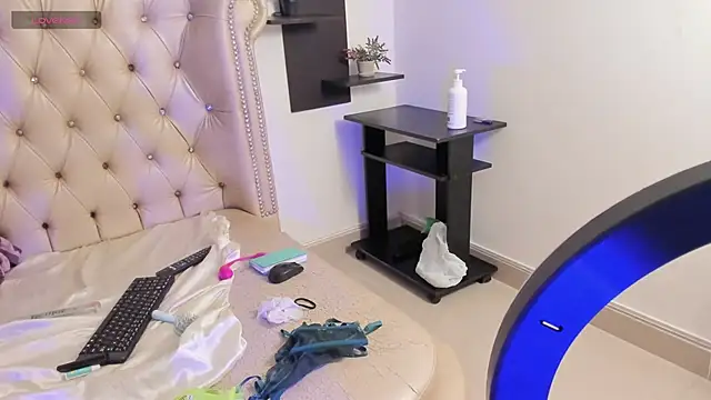 AlexaFoxy18 online show from 02/12/25, 10:56