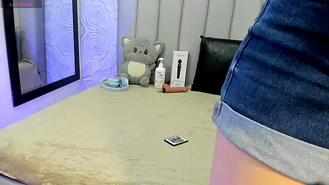 AlexaFoxy18 online show from 04/18/26, 06:06