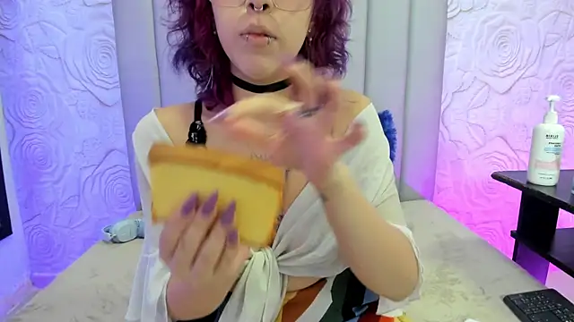 AlexaFoxy18 online show from 04/23/26, 06:14