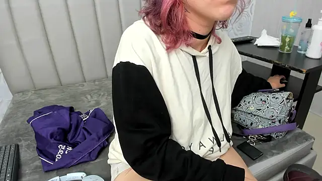 AlexaFoxy18 online show from 07/29/26, 07:17