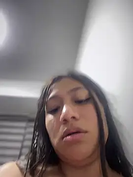 Im Little online show from 02/13/25, 03:18