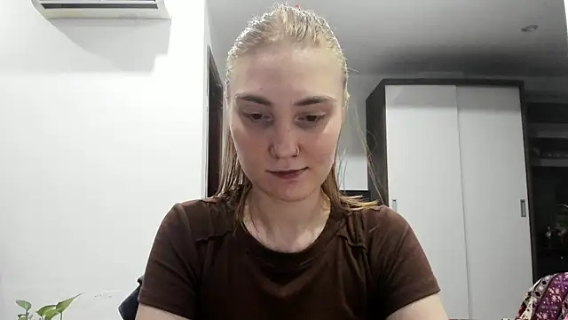 Snapshot of ReddHotPipper chatting on 06/30/26, 04:52 ReddHotPipper online show from 06/30/26, 04:52