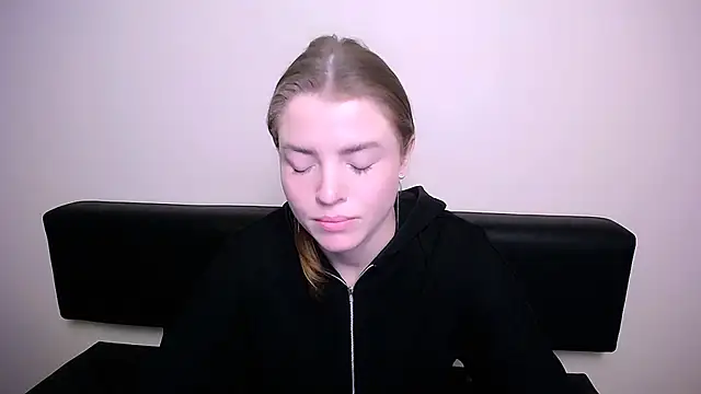 MissOliviaa  online show from 01/31/25, 08:43