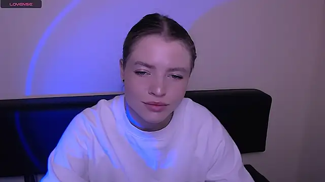 MissOliviaa  online show from 11/01/25, 08:27