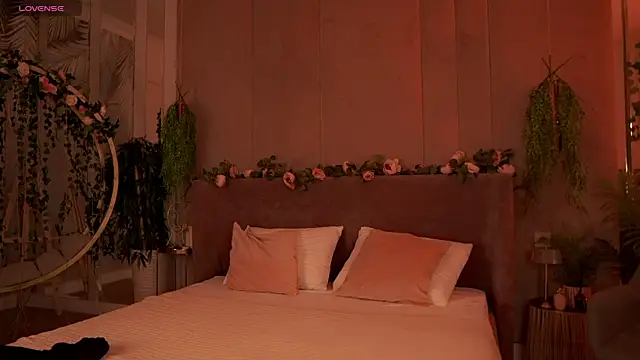 Smiley Mia online show from 09/14/25, 05:06