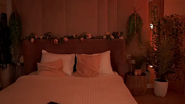 Smiley Mia online show from 09/18/25, 05:09