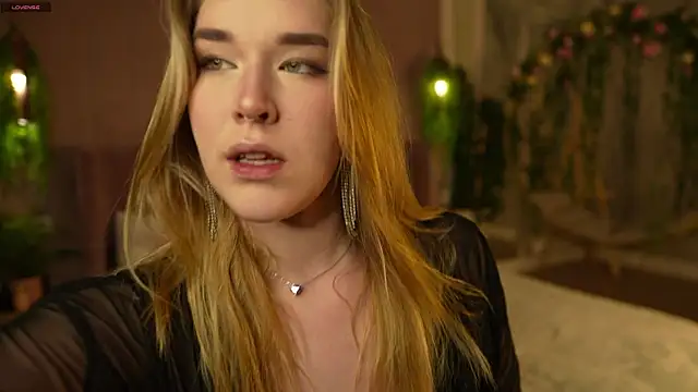 Smiley Mia online show from 11/05/25, 05:07