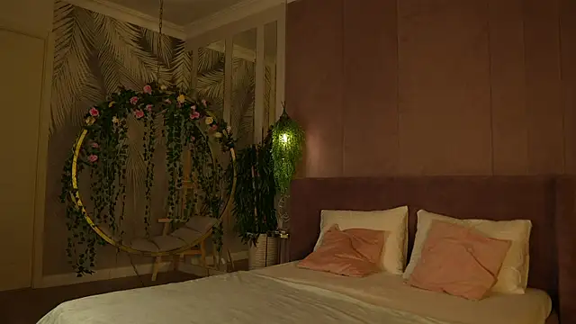 Smiley Mia online show from 11/06/25, 05:08