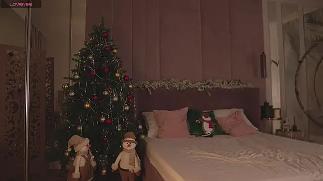 Smiley Mia online show from 12/14/25, 05:02