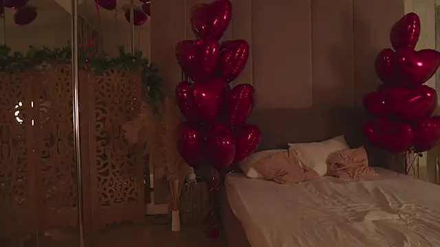 Smiley Mia online show from 02/12/26, 05:02