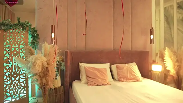 Smiley Mia online show from 03/18/26, 05:10