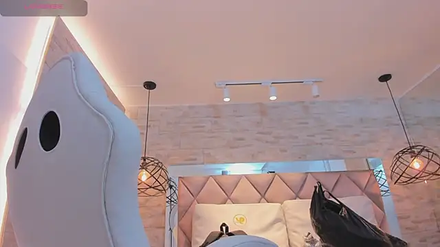 dorothy vegga online show from 03/04/25, 03:22