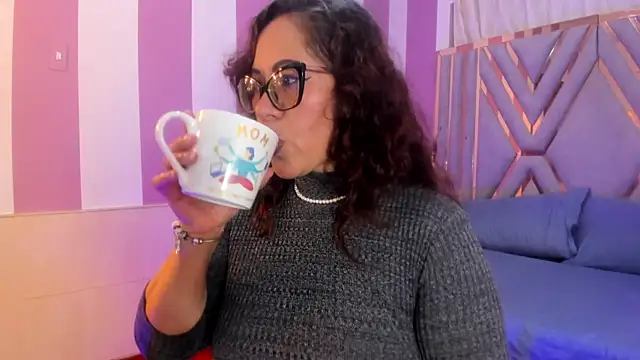 Snapshot of maria_paulac chatting on 03/20/25, 05:02 maria paulac online show from 03/20/25, 05:02