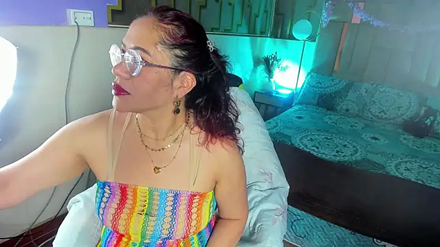 Snapshot of maria_paulac chatting on 10/19/25, 05:08 maria paulac online show from 10/19/25, 05:08