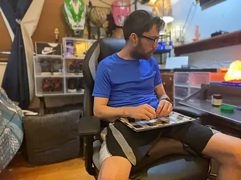 slutty guy12 online show from 01/28/25, 11:28