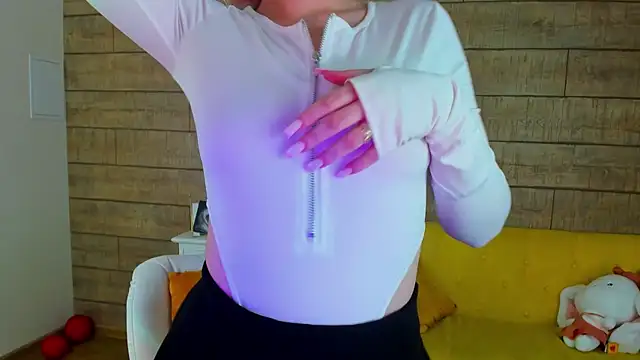 MilanaBalmain online show from 02/10/25, 02:37